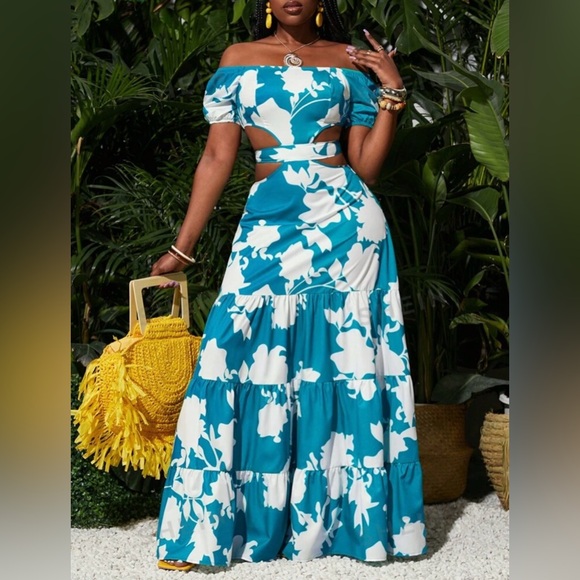 Dresses & Skirts - NWT - A fun summer, early fall floral dress.